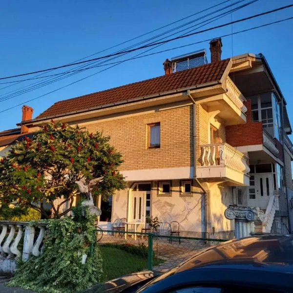 Vreshtat e Liqenit-Ezerski Llozja，位于斯特鲁加的酒店