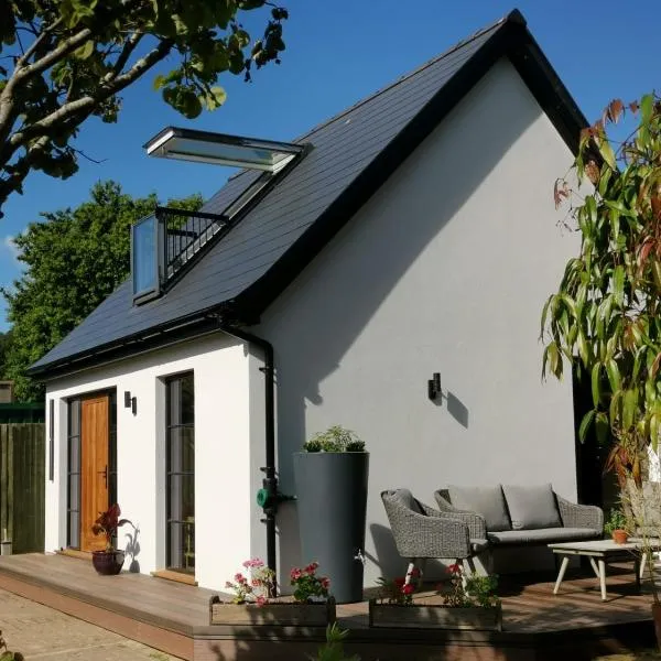 Hastings Casita, 'little house' self contained garden lodge, close to town and seafront, hotelli kohteessa Hastings