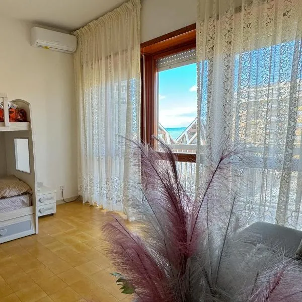 NINFEA SEAVIEW APARTMENT - Elegant, Bright and Spacious, Steps from the Sea & Station, hotel a Nettuno