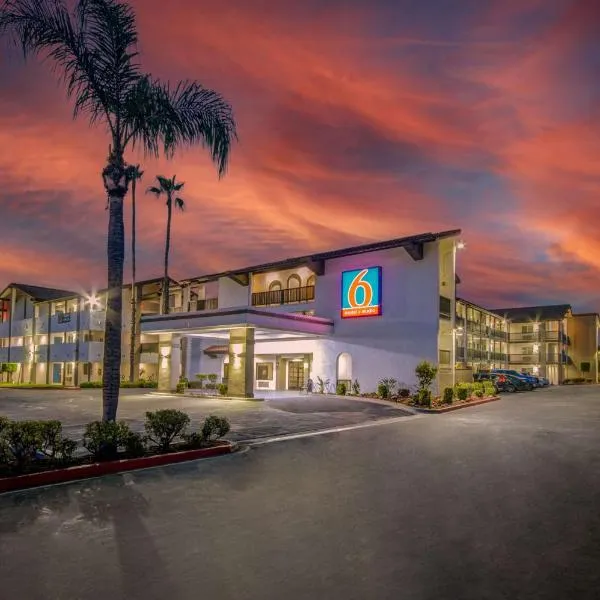 Motel 6 Ontario CA Convention Center Airport、オンタリオのホテル