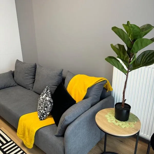 Warszawa में, होटल Apartament Grey 2 pokojowy z balkonem w Warszawie