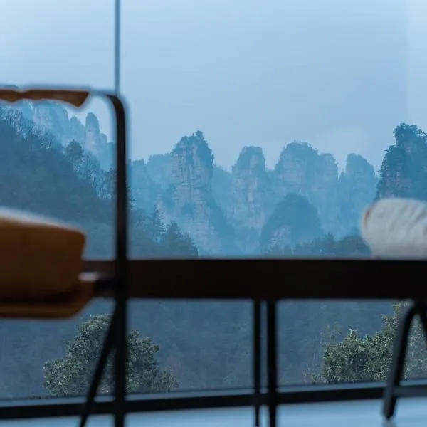 Zhangjiajie YOMO Retreat--Best Avatar Mount View, Free shuttle service to south gate of the forest park,Free Fresh Coffee,Free Self-Service Laundry & Drying, Entrance Ticket Serivce,Wholesome food,Travel Guide, hotel in Zhangjiajie