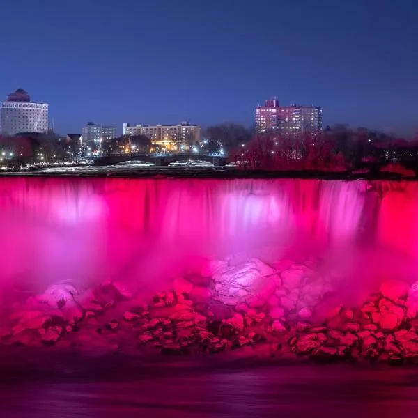 Only 10 Mins From Niagara Falls, hotel v destinaci Thorold