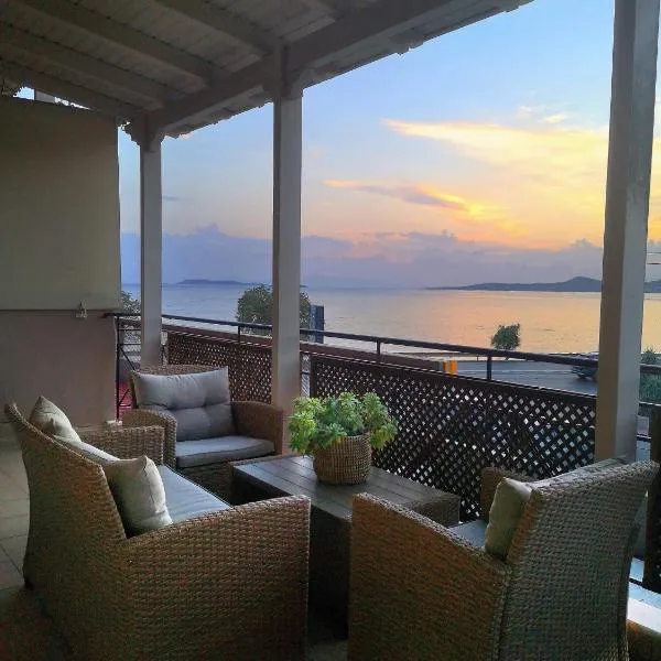 House in riviera lagonisi, hotel in Kalívia Thorikoú