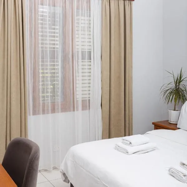 Homelike Guest house, hotel di Kyrenia