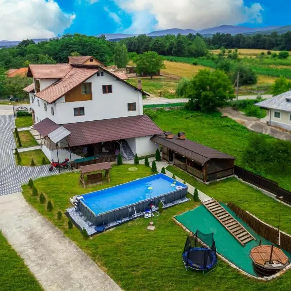 Pensiunea Day & Deny, hotel in Novaci-Străini