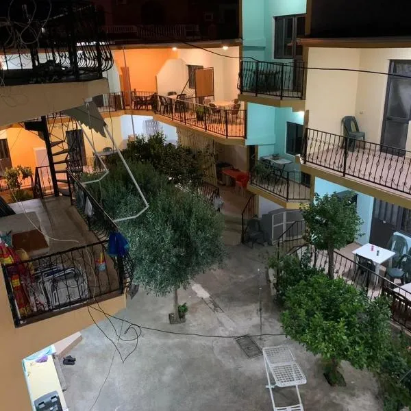 Hotel Shqiponja, מלון בוליפוייה