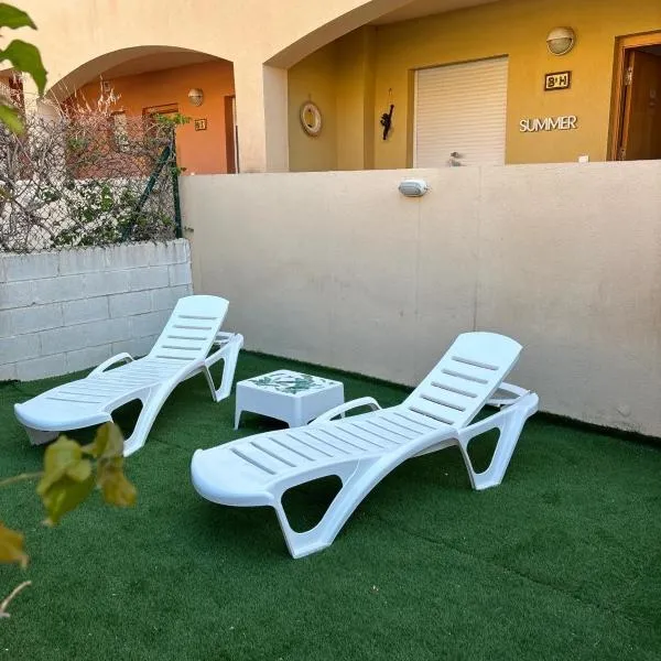 Bajo con jardín a pie de playa y piscina comunitaria con jacuzzi, hotel v destinaci Playas de Vera