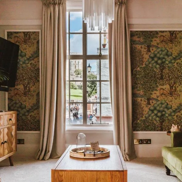 Luxury, Castle View Apartment! Free Spa , Windsor Town Centre, hotel in Windsor