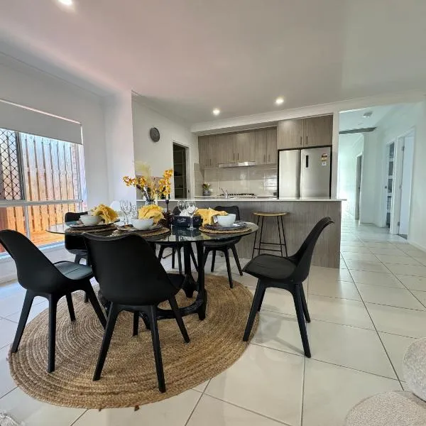 Absolute Familial Paradise- Greenbank, hotel in Greenbank