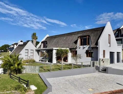Riverview, hotel in Stilbaai