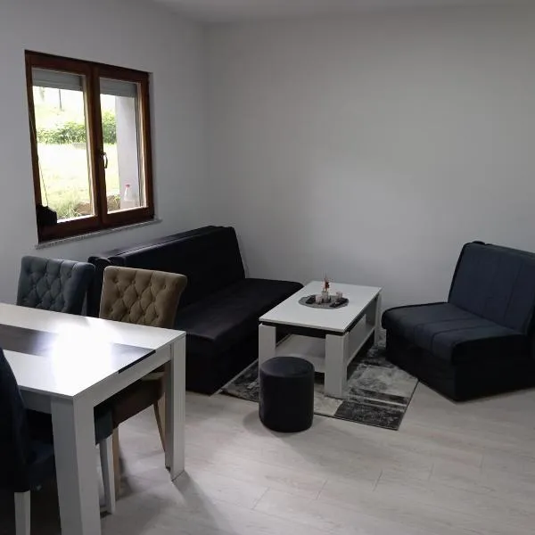 Planinska Kuca "KABLAR" Jahorina, hôtel à Ćetinište