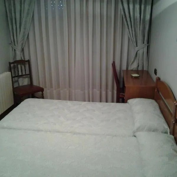 Hostal Les Bedules, hotel i Ribota