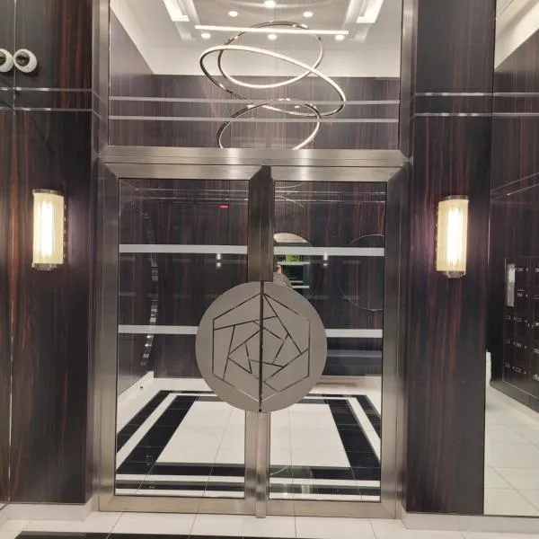 Biron deluxe studio flea market of Paris, porte de Montmartre, Hotel in Saint-Ouen