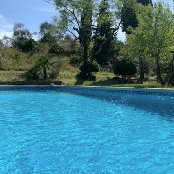 Les Citronniers, hotel v destinaci Saint-Montan