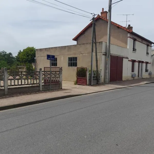 Maison 14 personnes,Pal 4 kms, hotel in Thiel-sur-Acolin