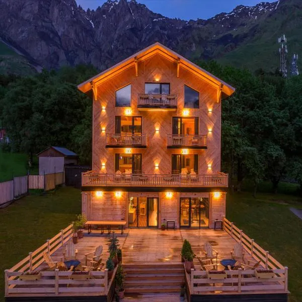 1740 Boutique Hotel Kazbegi, hotel v destinaci Stepancminda