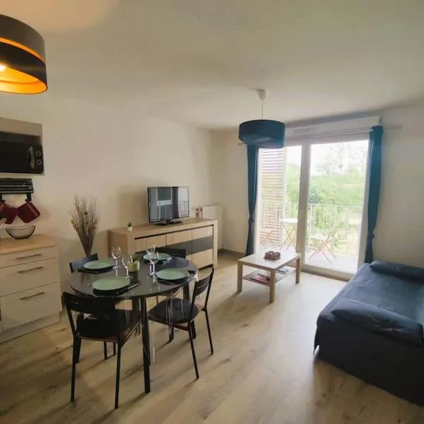 Au calme sur le canal et proche Disney, hotel in Vaires-sur-Marne