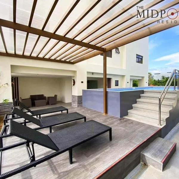 The MIDPOINT Residences 2 bedroom for couple or family condo near Ayala Center Cebu and SM City Cebu, hotell sihtkohas Mandaue