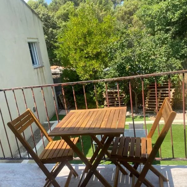 Chez Lucho et carole, hotel v destinaci La Bastidonne