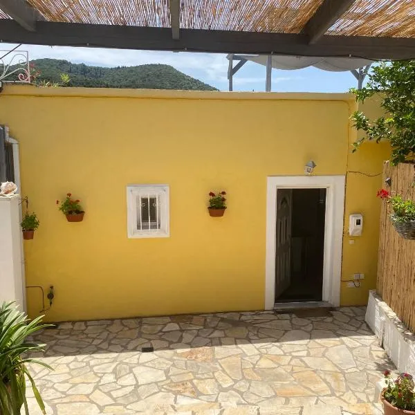 Villa Jasmine, Sea and Mountain View in peaceful hamlet, hotel sa Kriniás