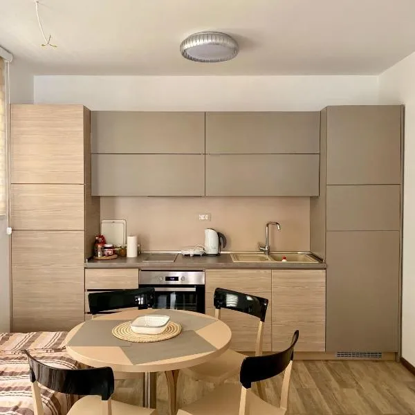 Studio Prima-Modern Cozy Studio, 4 min to Beach, hotel a Pržno