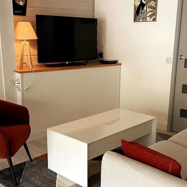 Maison au coeur du village, hotel em Macornay