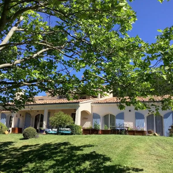 Le Cheval Blanc, hotel v destinaci Serres