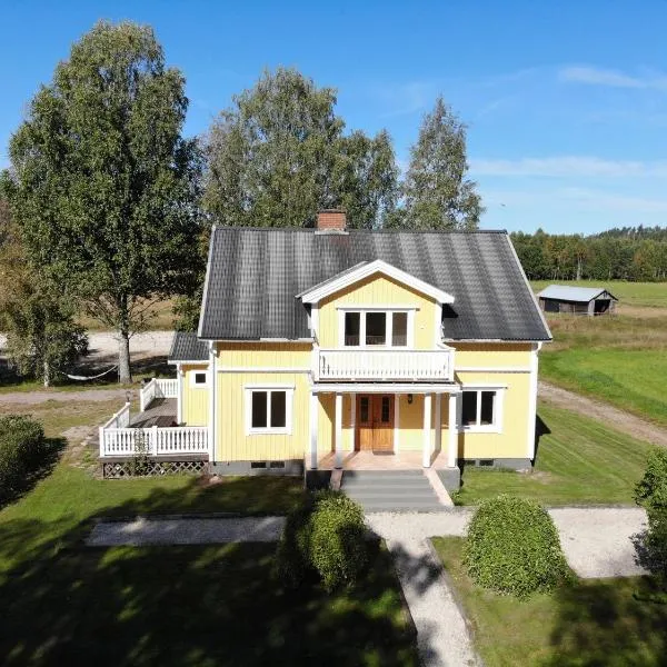 Ferienhaus Björkebo, מלון בStöllet