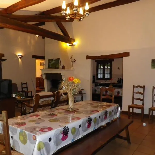 Marais poitevin, Gîte D'andréa, hotel in Saint-Pierre-le-Vieux