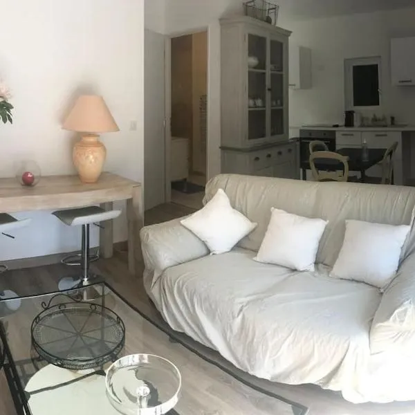 Appartement en bordure de sorgue, ξενοδοχείο στο LʼIsle-sur-la-Sorgue