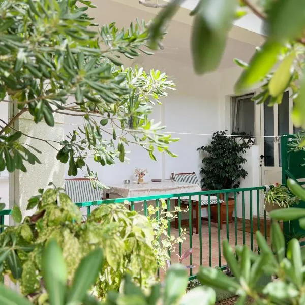 Room Tai - Spacious and Comfy with Private Terrace, hotel v destinaci Hvar