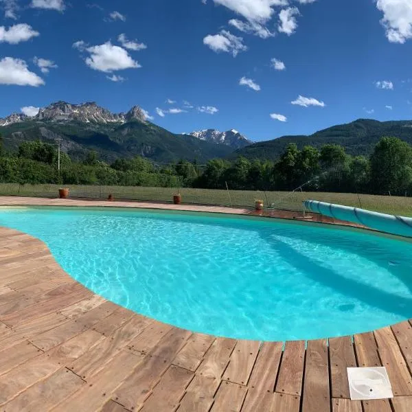 L'Escale en Ubaye – hotel w mieście Saint-Pons