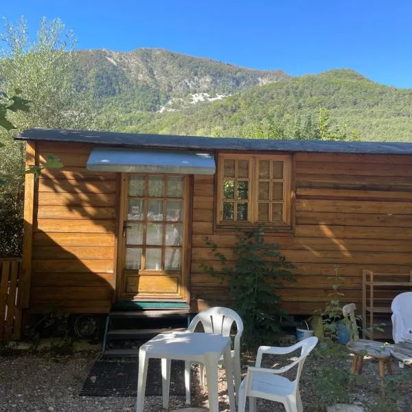 la roulotte chez Camille, hotel v destinaci Veynes