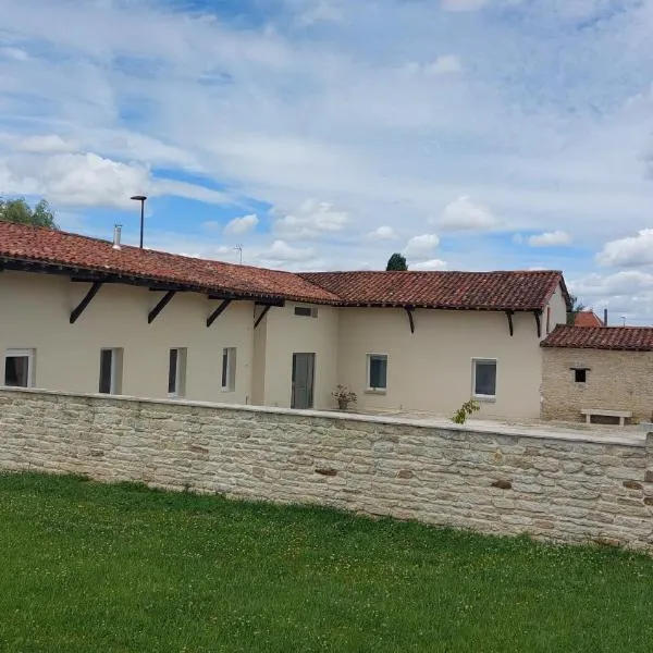 Old Farmhouse, hotel in Chaumesnil