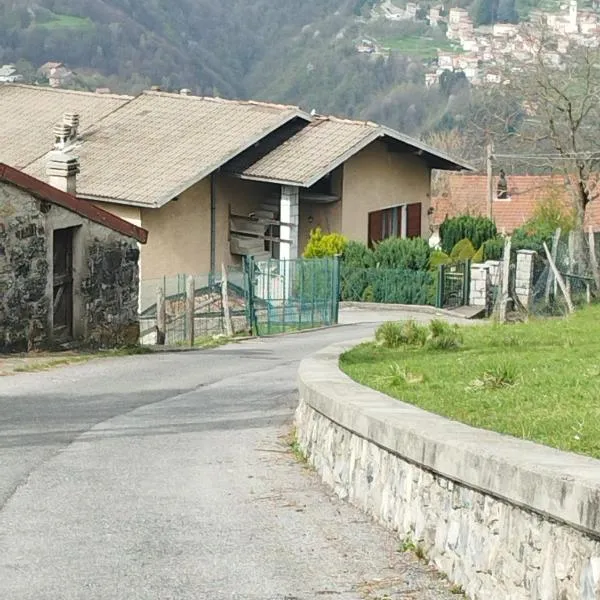 Casa tra i Laghi, hotel in Ponna Superiore