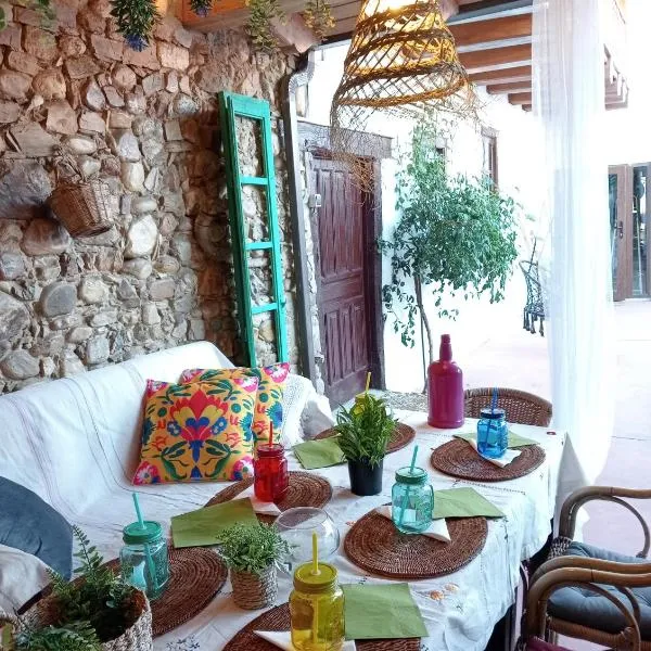 Casa ENTREPIEDRAS, hotel in Villalís