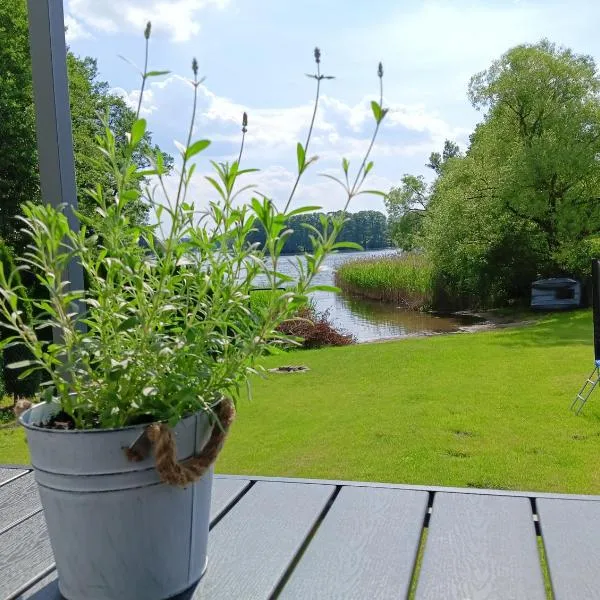 Domek II nad jeziorem OSTOJA Mrągowo-Krzywe mazury, hotel v destinaci Mrągowo