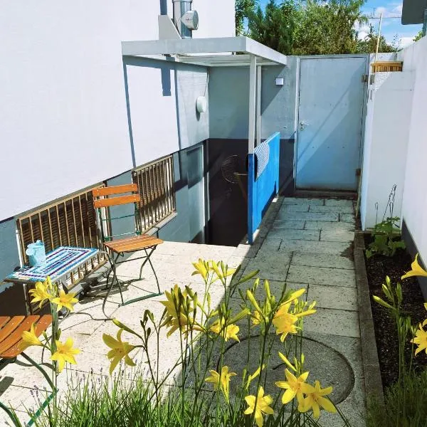 AirB33 Apartment Munich privat with little terrace, hotel in Munich