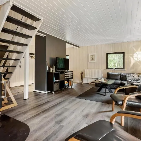 Beautiful Home In Give With Kitchen, hotel in Give