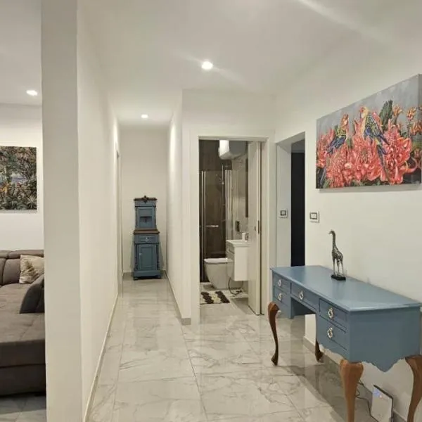 Modern Elegance Valletta Apartment V1, hotel in Valletta