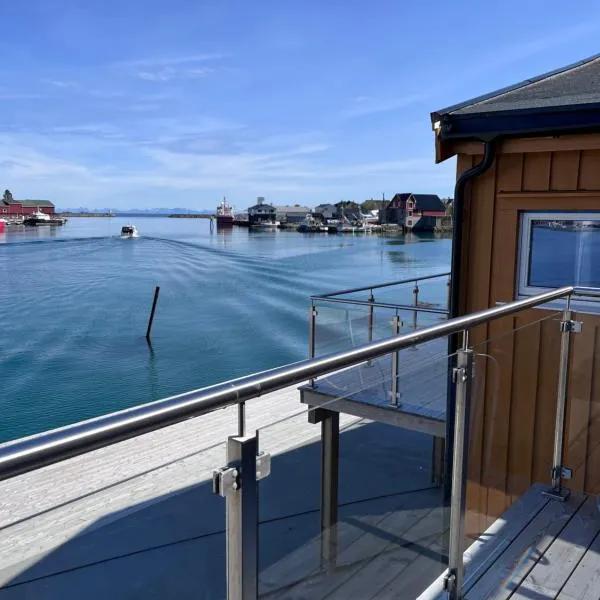 The Harbour House, dorm and twin, selfservice hostel, hotel v destinaci Ballstad