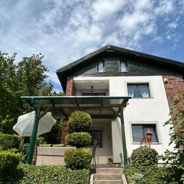 Villa ZöldFüge, hotel u gradu Balatonfuzfo
