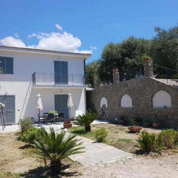 villa tra uliveti e mare, hotel v destinaci Perdifumo