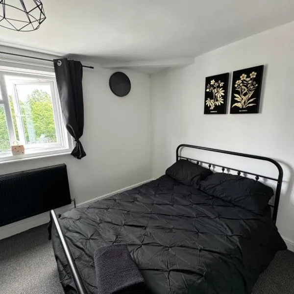 Double Room Located 2 Minutes From Gloucester Royal Hospital, hotel v destinaci Gloucestershire
