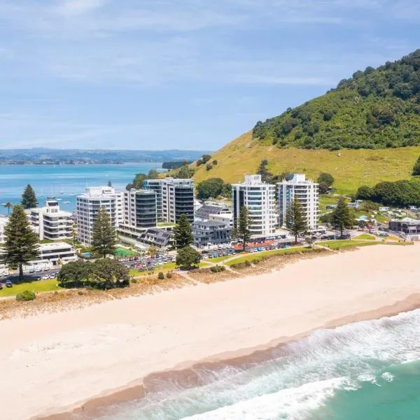 Oceanside Bliss - Absolute Beachfront - Uninterrupted Ocean Views with Pool, hotel in Mount Maunganui
