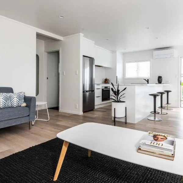 Awesome Beach House on Oceanview Road, hotel in Mount Maunganui