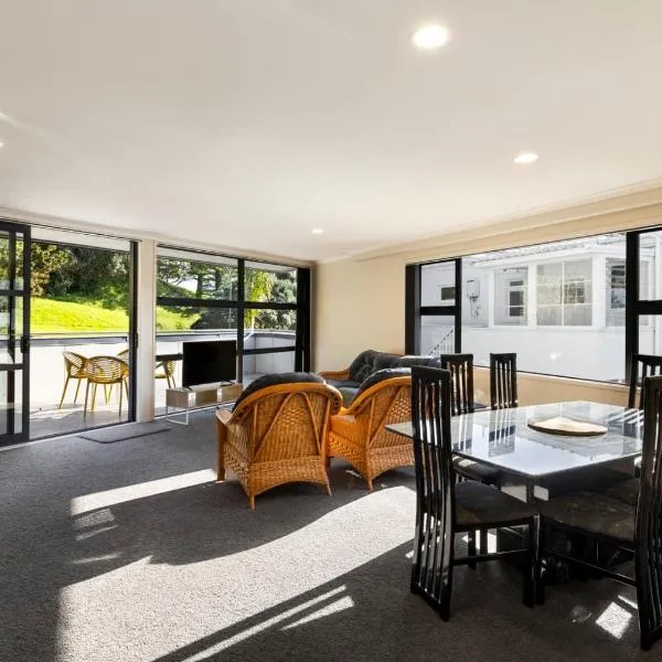 Pacific Escape - Downtown, Beach & Sea Views, hotel v destinaci Mount Maunganui