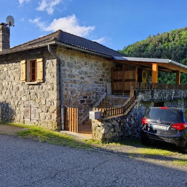 La maison des lucioles – hotel w mieście Saint-Julien-Boutières