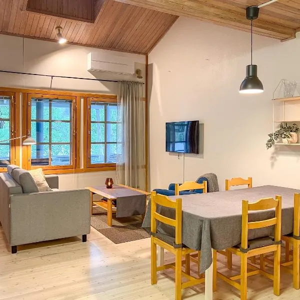 Lomakivakka - Roomy 2BD & loft by the lake, free wifi and sauna, hotel en Rukatunturi